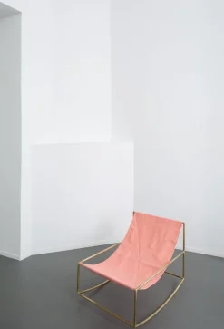 valerie_objects Rocking Chair gungstol, mässing - rosa