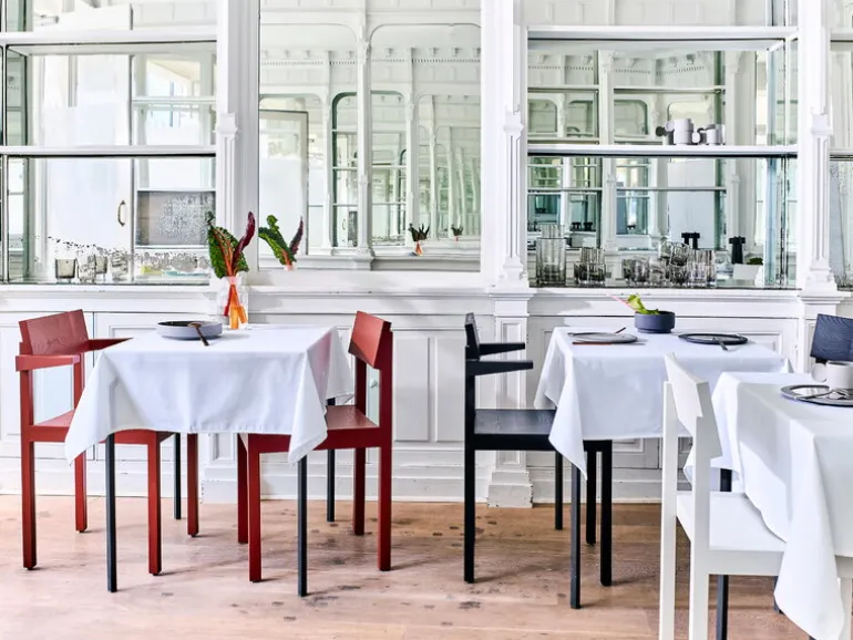 valerie_objects Silent fåtölj, kol