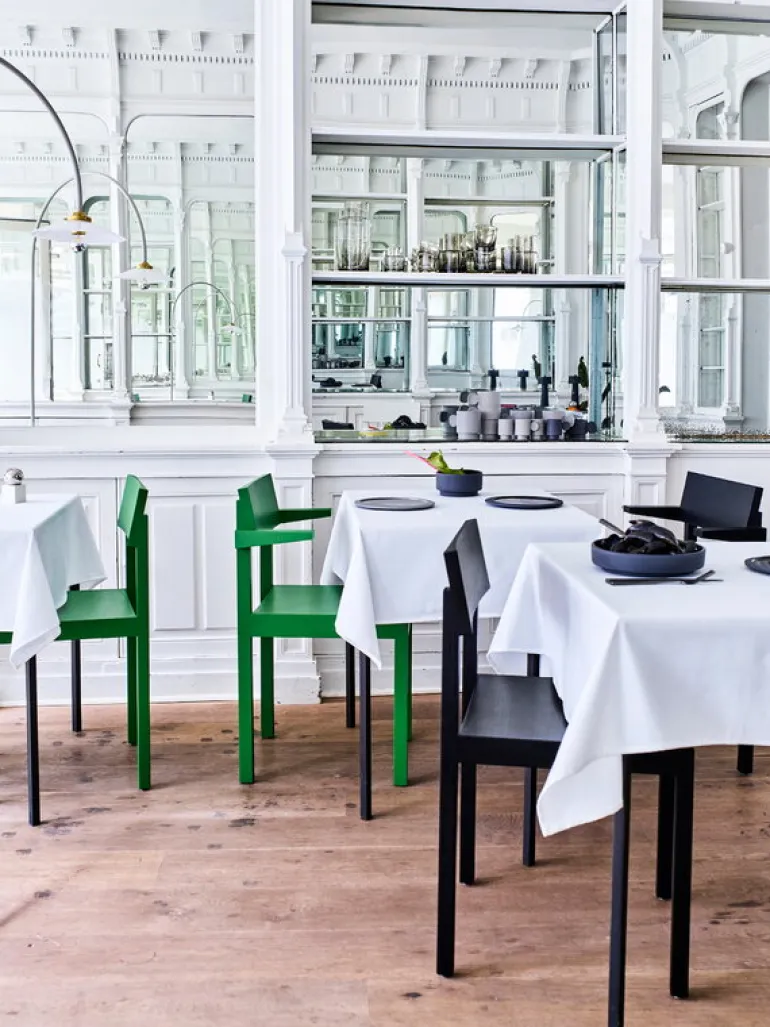 valerie_objects Silent fåtölj, kol