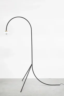 valerie_objects Standing Lamp n1, svart