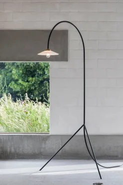 valerie_objects Standing Lamp n1, svart