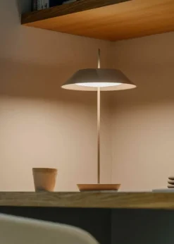 Vibia Mayfair Mini 5495 bärbar bordslampa, beige