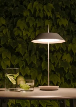 Vibia Mayfair Mini 5495 bärbar bordslampa, beige