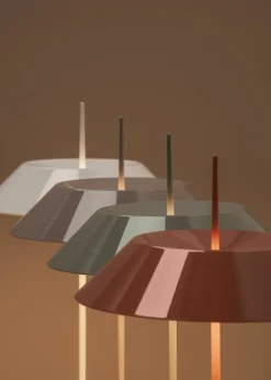 Vibia Mayfair Mini 5495 bärbar bordslampa, beige