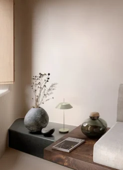 Vibia Mayfair Mini 5495 bärbar bordslampa, grön