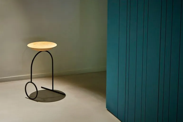 Viccarbe Giro skulpturbord, svart - matt betsad ek