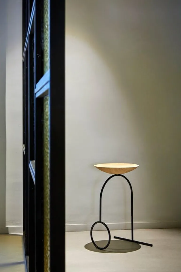 Viccarbe Giro skulpturbord, svart - matt betsad ek