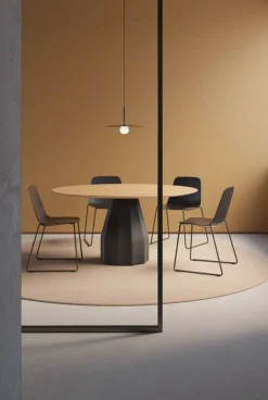 Viccarbe Maarten stol, slädben, svart