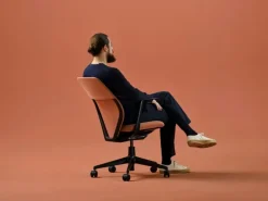 Vitra ACX Mesh arbetsstol, djupsvart - terrakotta