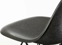 Vitra Eames DSR stol, fiberglas, elephant hide grey - svart