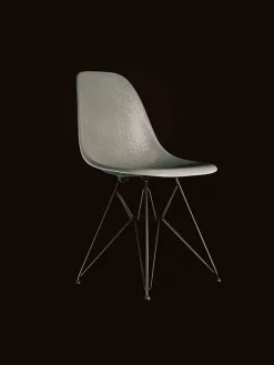 Vitra Eames DSR stol, fiberglas, raw umber - svart