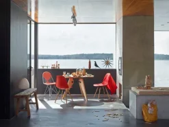 Vitra Eames DSW stol, deep black - lönn