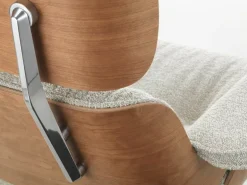 Vitra Eames Lounge Chair, ny storlek, Am. cherry - Nubia grädde/sand