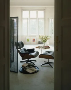 Vitra Eames Lounge Chair & Ottoman, ny stl, polerad - valnöt - svart