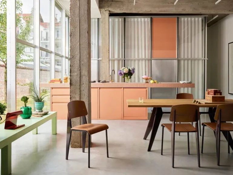 Vitra Em Table 240 x 90 cm, ek - svart