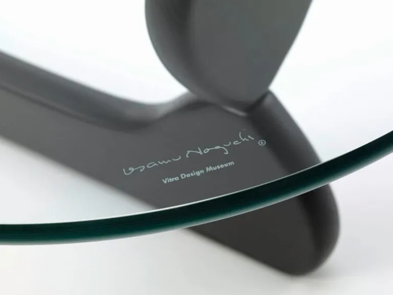 Vitra Noguchi soffbord, svart ask