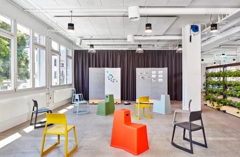 Vitra Tip Ton stol, svart