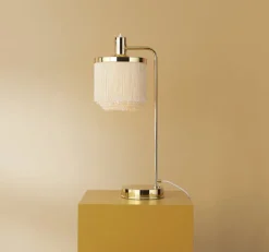 Warm Nordic Fringe bordslampa, cream white