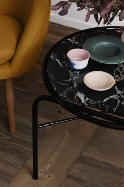 Warm Nordic Secant soffbord, runt, svart och guldfärgad marmor