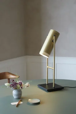 Warm Nordic Trombone bordslampa, mässing