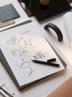 Wendelbo Arc soffbord, medium, brunt glas - bronspatinerat stål