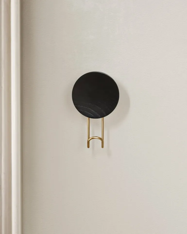 Woud Around klädhängare, stor, svartmålad ek - mässing