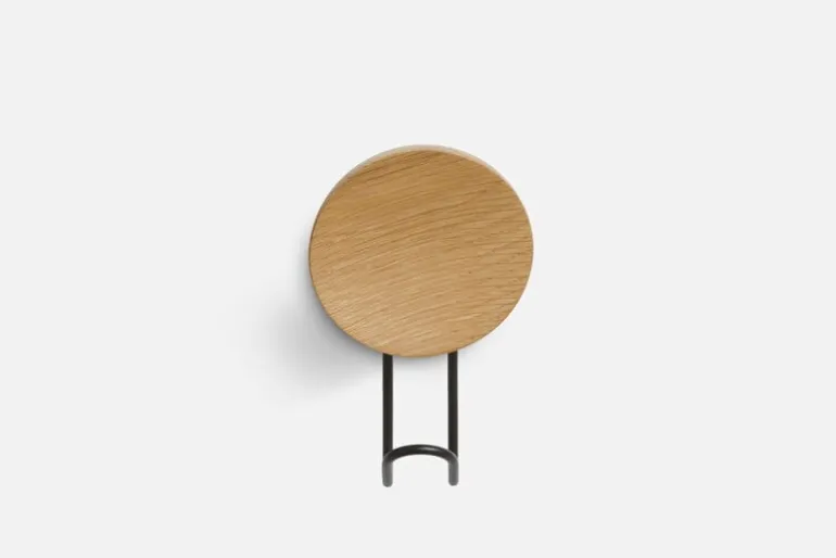 Woud Around klädhängare, stor, vitpigmenterad ek - svart metall