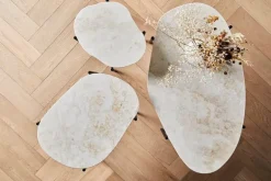 Woud La Terra sidobord, L, elfenbensfärgad travertin - svart