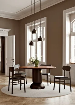 Woud Ludo matbord, 130 cm, svart - mattlackad valnöt