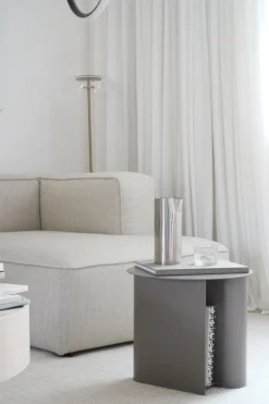 Woud Sentrum sidobord, brungrå