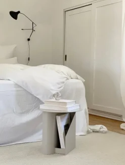 Woud Sentrum sidobord, varm grå