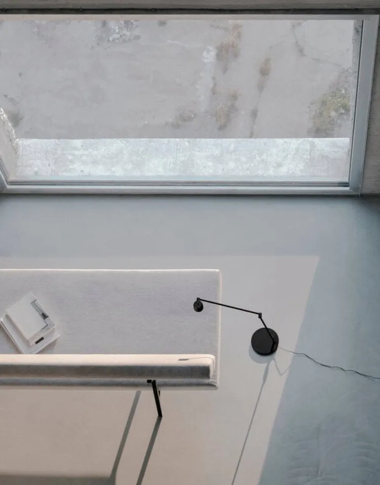 Wästberg w225 Ion bordslampa, 3000 K, jet black