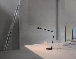 Wästberg w225 Ion bordslampa, 3000 K, jet black