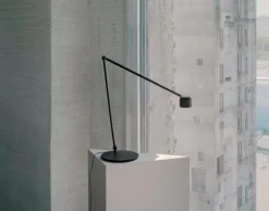 Wästberg w225 Ion bordslampa, 3000 K, jet black