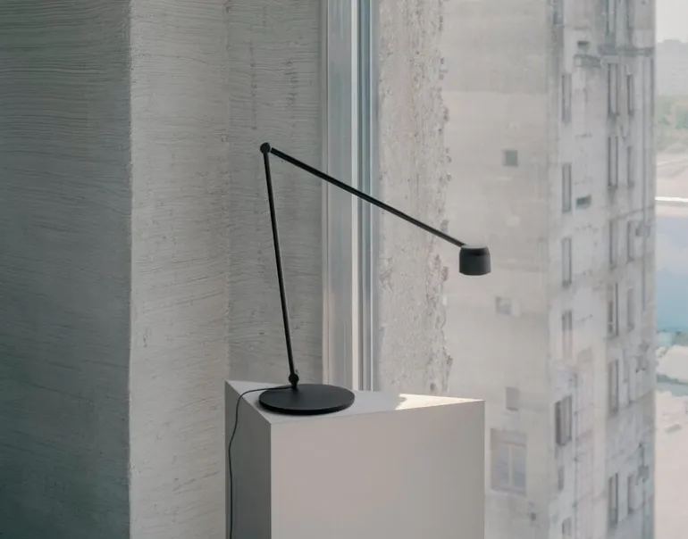 Wästberg w225 Ion bordslampa, 3000 K, jet black