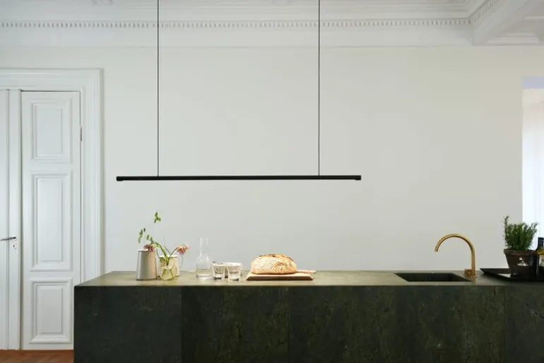 Wästberg w181 Linier hänglampa, 2700K, dimbar, svart