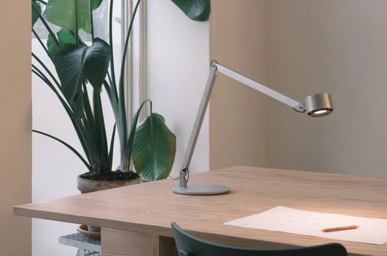 Wästberg w227 Winkel alu bordslampa, raw tumbled