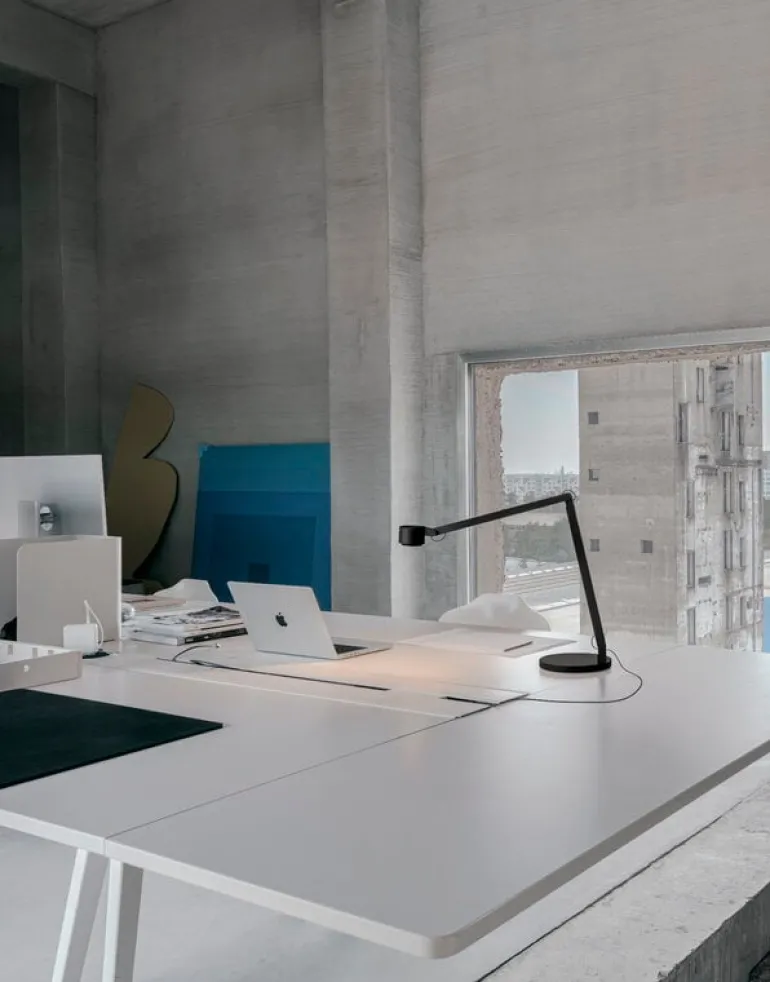 Wästberg w227 Winkel alu bordslampa, jet black